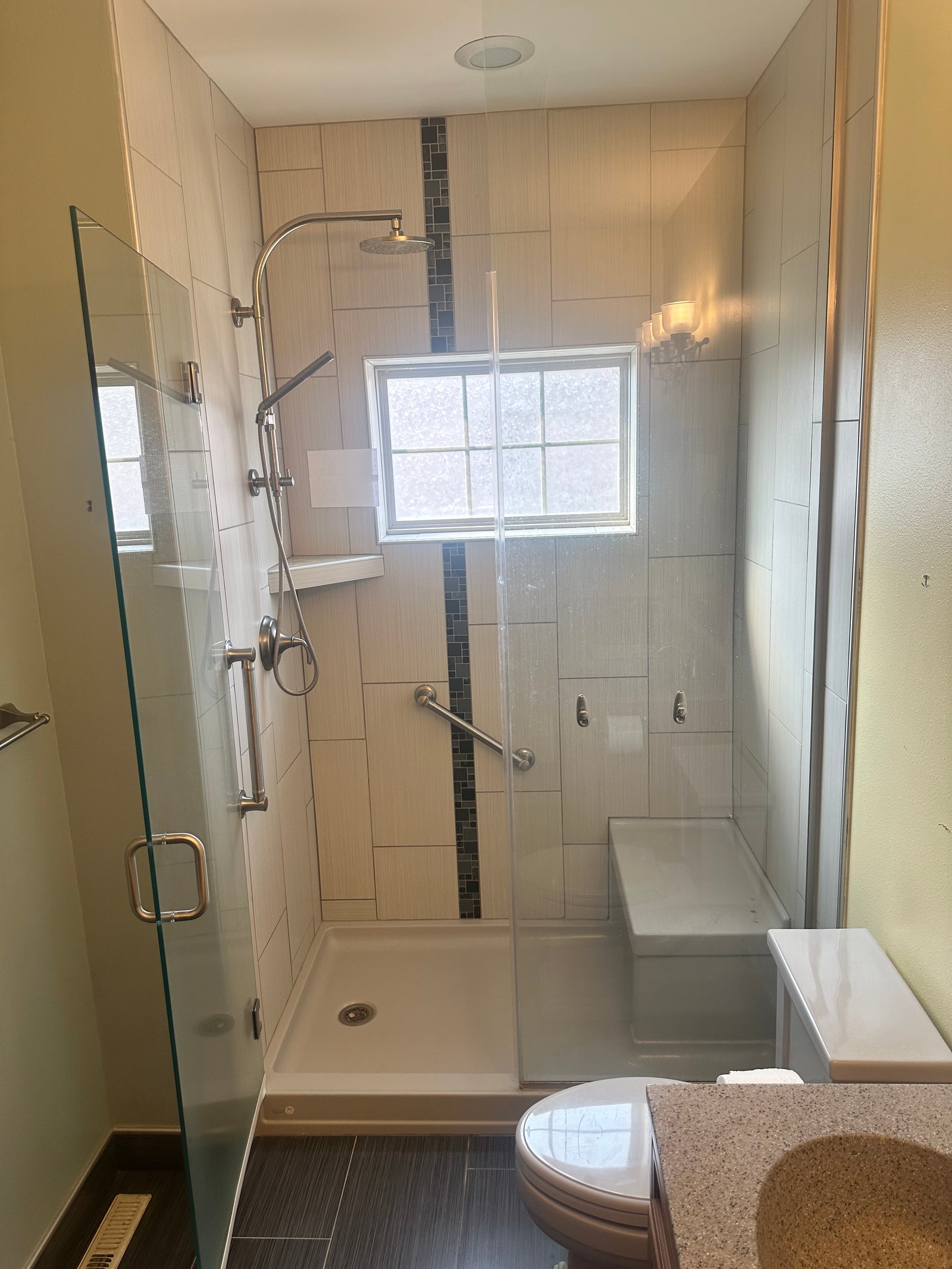 Bathroom before remodel 21